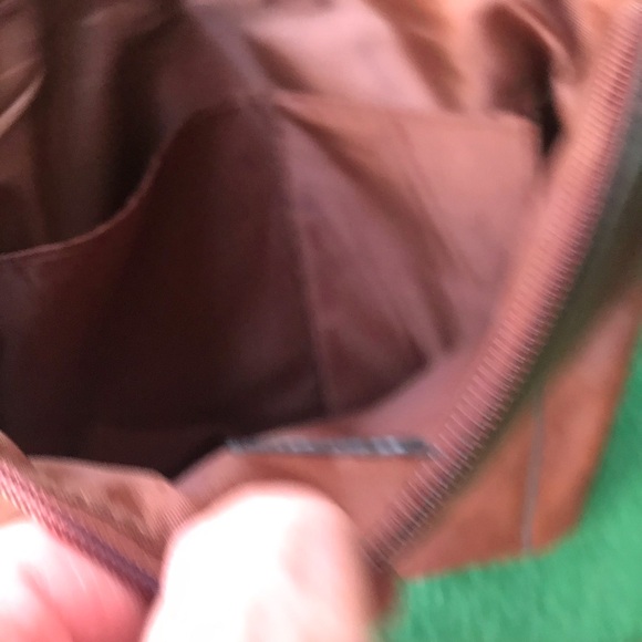 Bueno soft leather crossbody / shoulder bag. Many compartments. Stlyish. - Picture 8 of 9